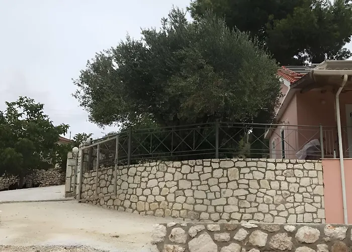 Nyaraló Under The Pine Tree Divaráta