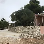 Σπίτι διακοπών Under The Pine Tree Διβαράτα
