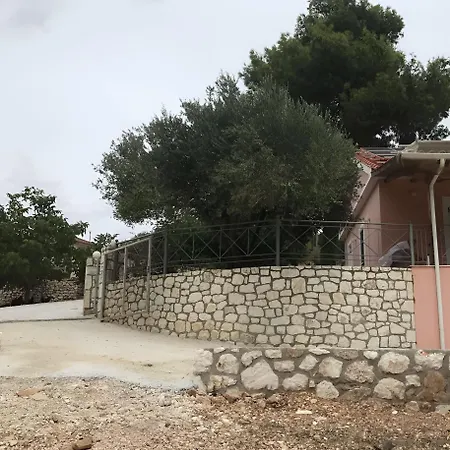 Holiday home Under The Pine Tree Divarata