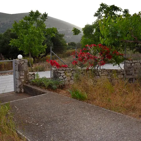 Under The Pine Tree 度假居 *